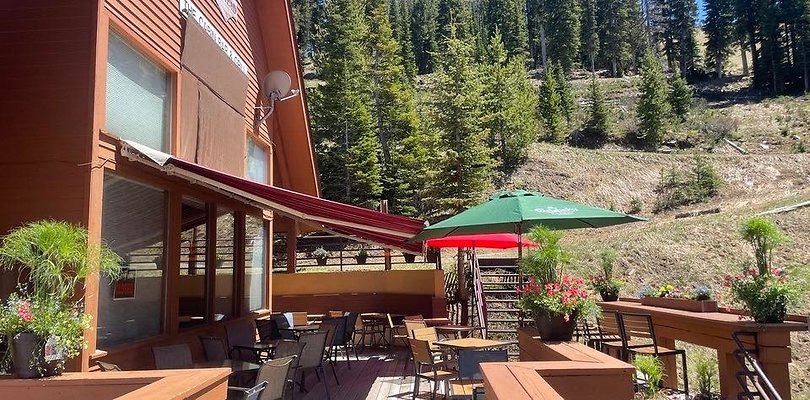 th CabinBarandGrill2